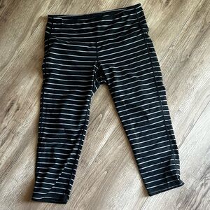 Athleta striped capri in black and gray size medium
